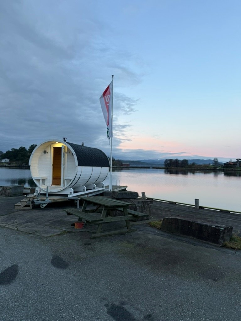 Badstova i solnedgang